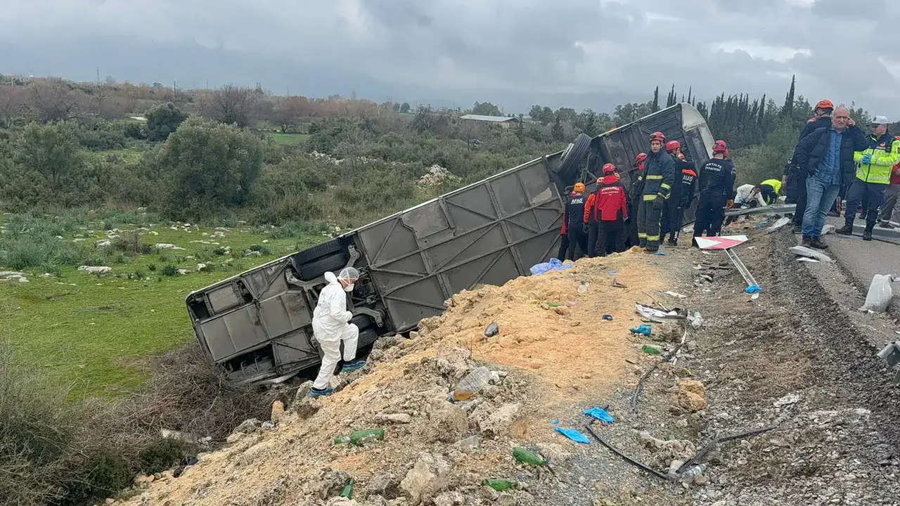 Antalya’da Yolcu Otobüsü Faciası: 10 Ölü, 24 Yaralı 16